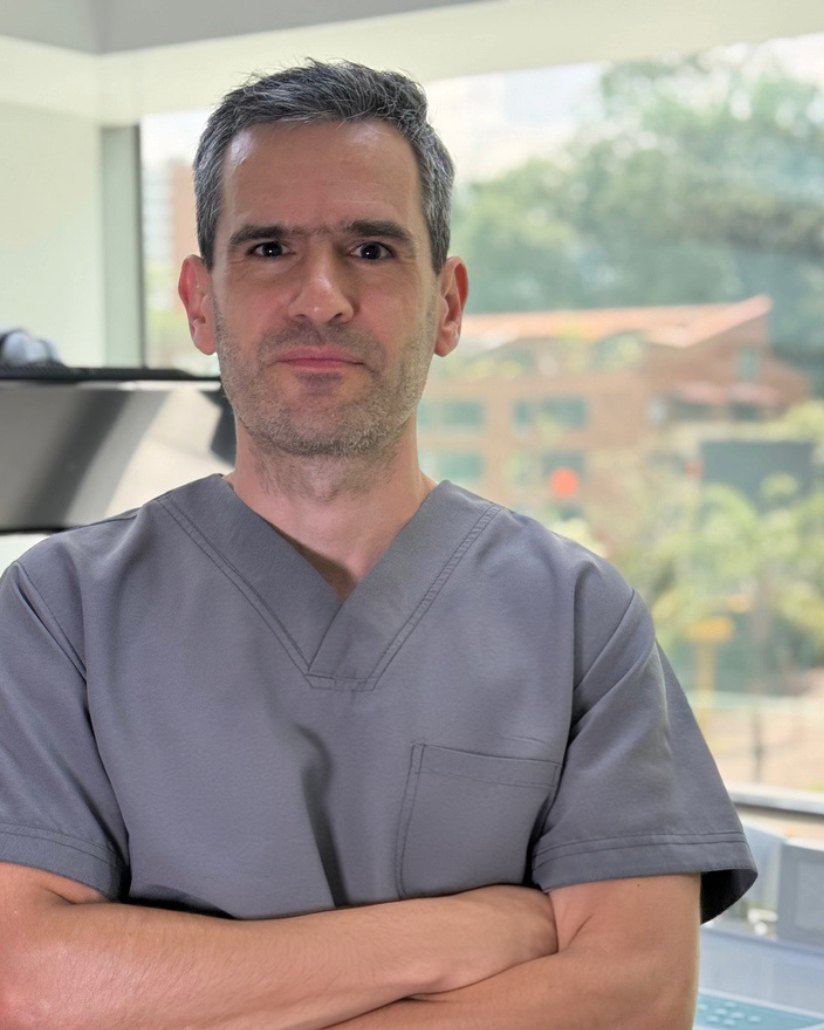 Dr. Luis Fernando Gómez, endodontist at Medellin Dental Solutions