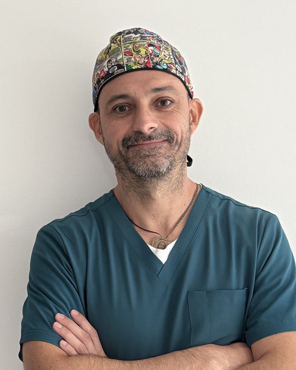 Dr David Arango, periodontist, places the dental implants at Medellin Dental Solutions in El Poblado, Medellín