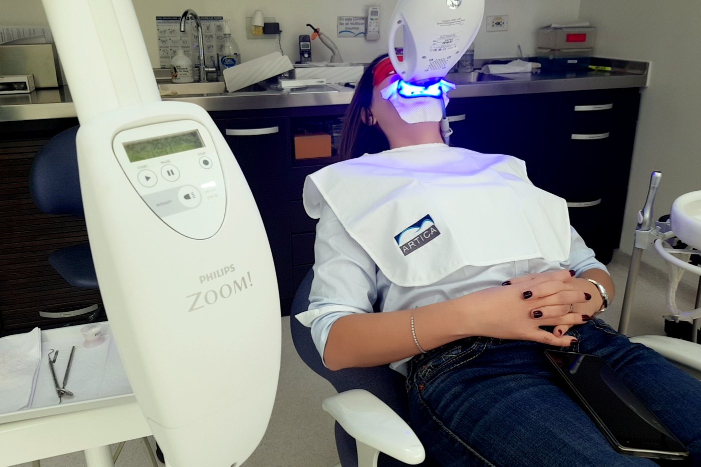 Treatment room set up for teeth whitening in Medellín at Medellin Dental Solutions, El Poblado